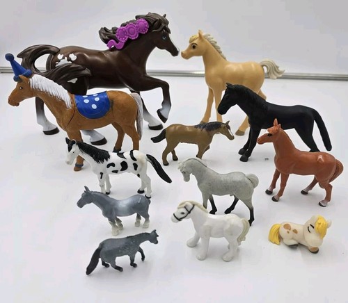 Lot horse figures - 12,